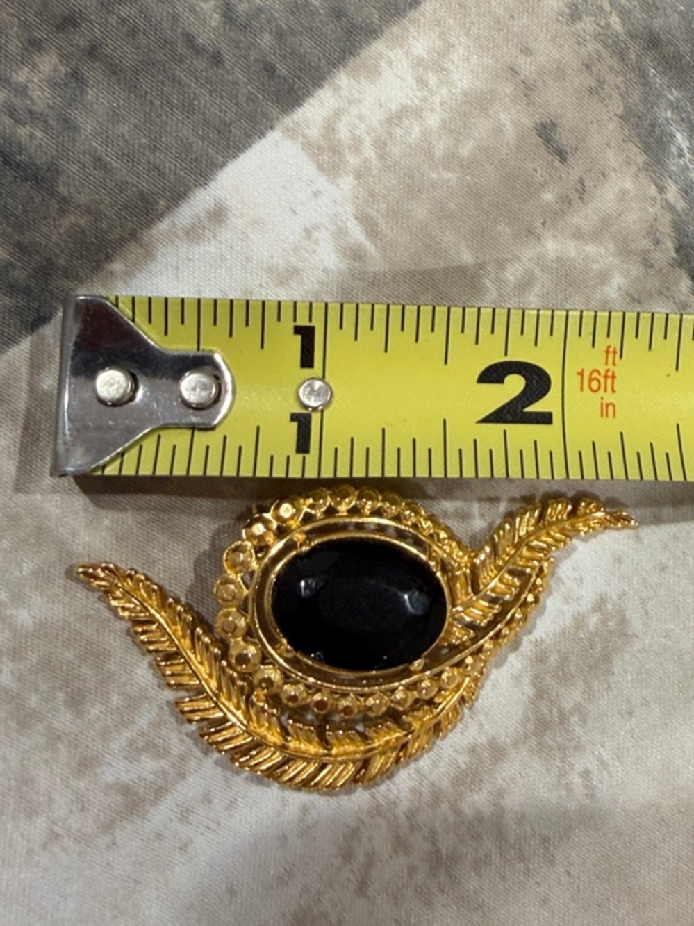 Crown Trifari Vintage Gold-Tone Leaf Brooch with Black Oval Stone - Picture 5 of 5